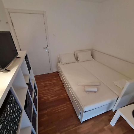 Apartmani Lovre I Zara Екстериор снимка