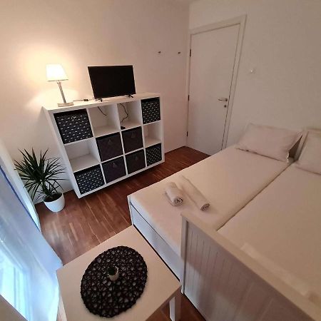 Apartmani Lovre I Zara Екстериор снимка