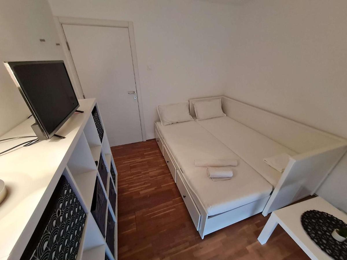 Apartmani Lovre I Zara Екстериор снимка