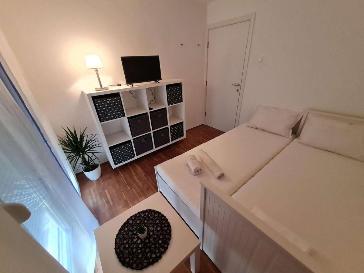 Apartmani Lovre I Zara Екстериор снимка