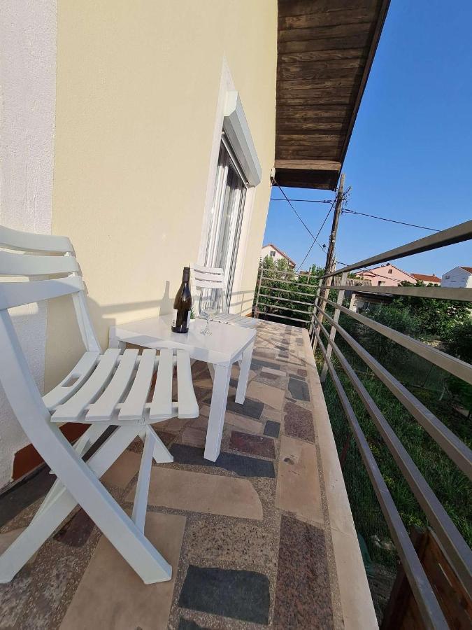 Apartmani Lovre I Zara Екстериор снимка