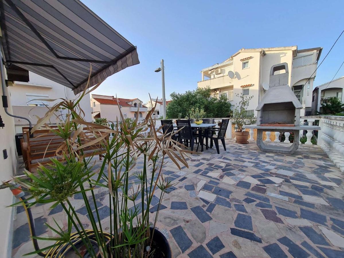 Apartmani Lovre I Zara Екстериор снимка