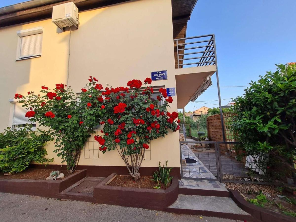 Apartmani Lovre I Zara Екстериор снимка