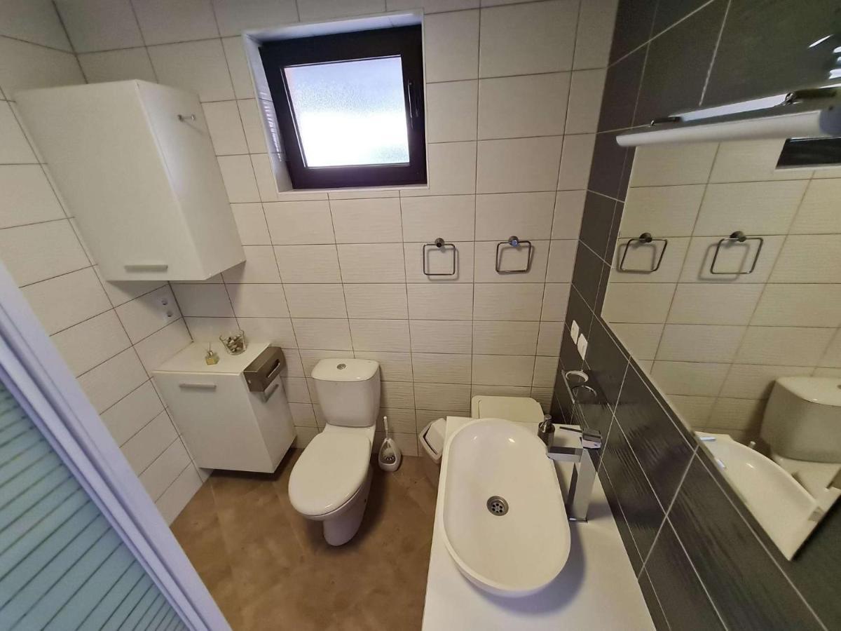 Apartmani Lovre I Zara Екстериор снимка