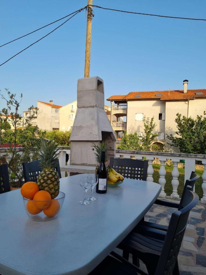 Apartmani Lovre I Zara Екстериор снимка