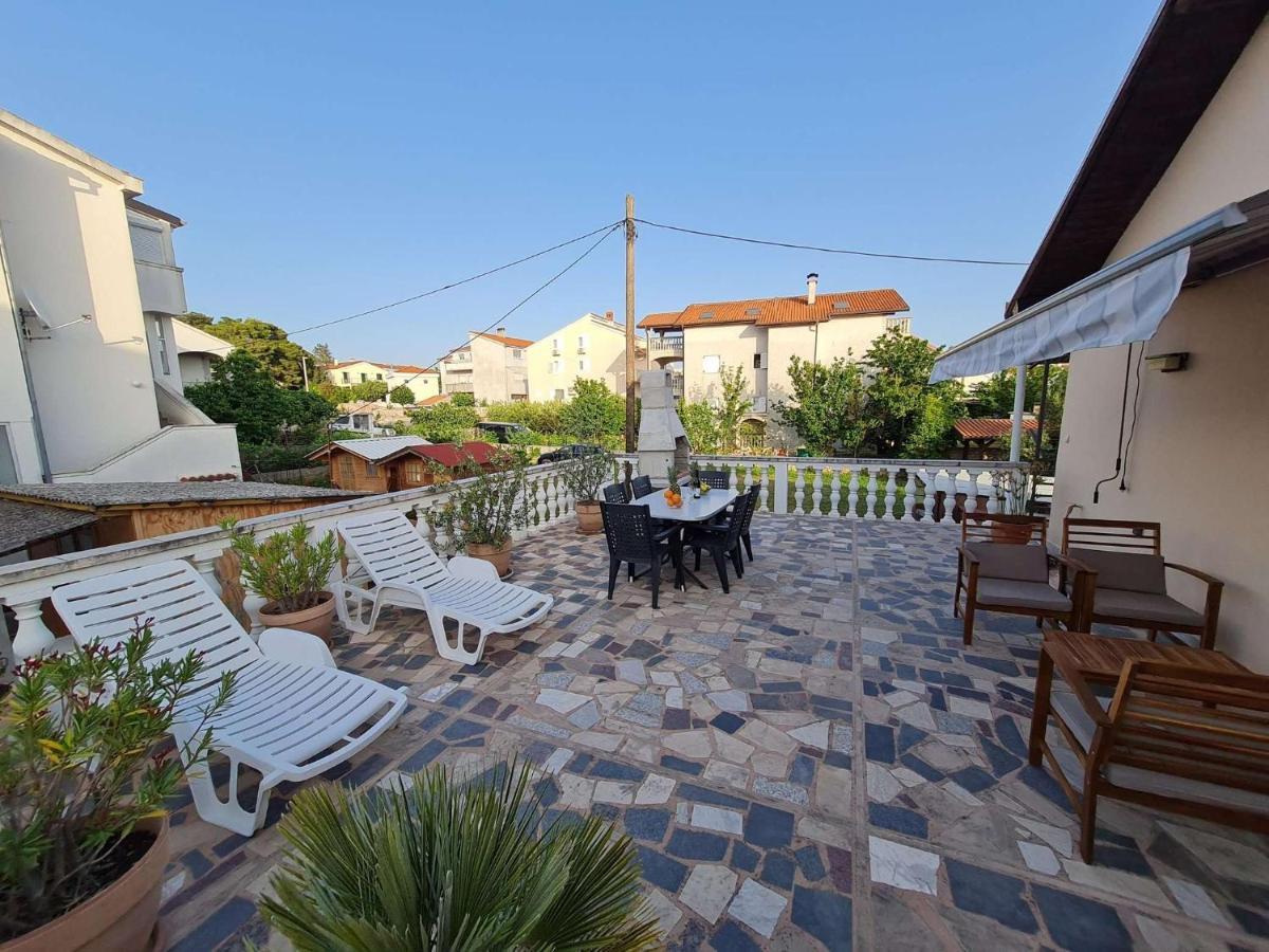 Apartmani Lovre I Zara Екстериор снимка