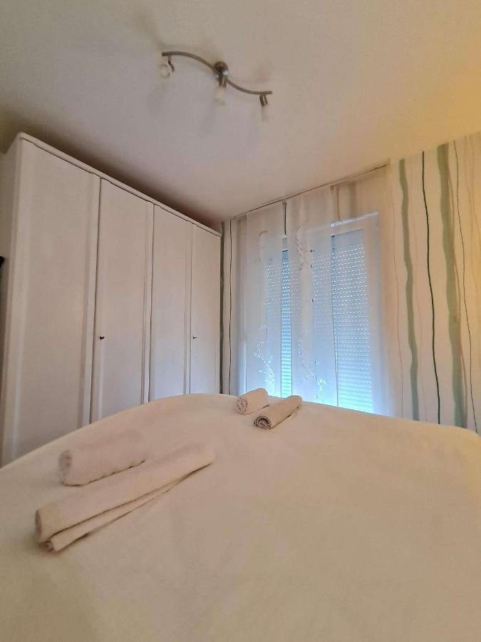 Apartmani Lovre I Zara Екстериор снимка
