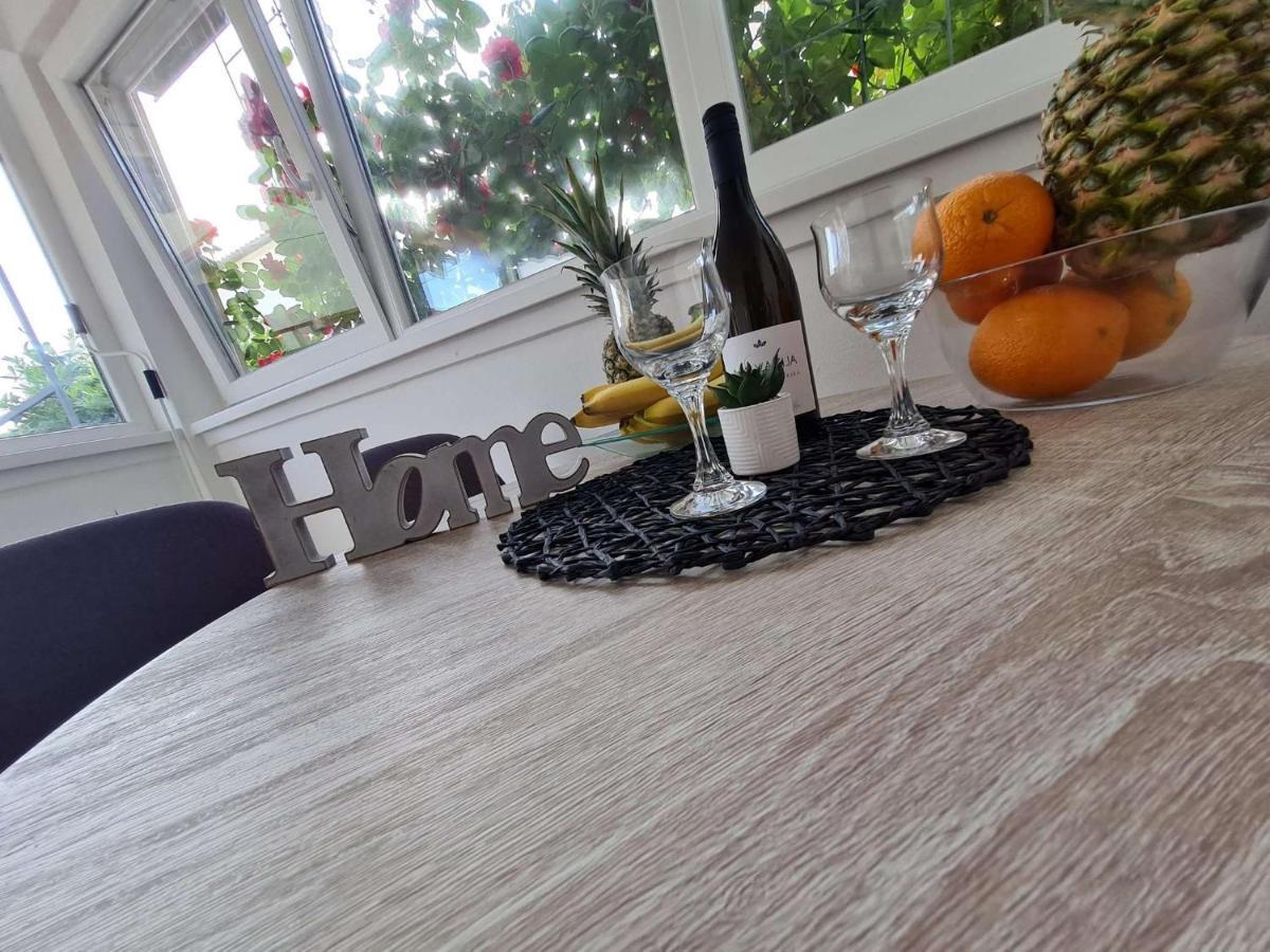 Apartmani Lovre I Zara Екстериор снимка