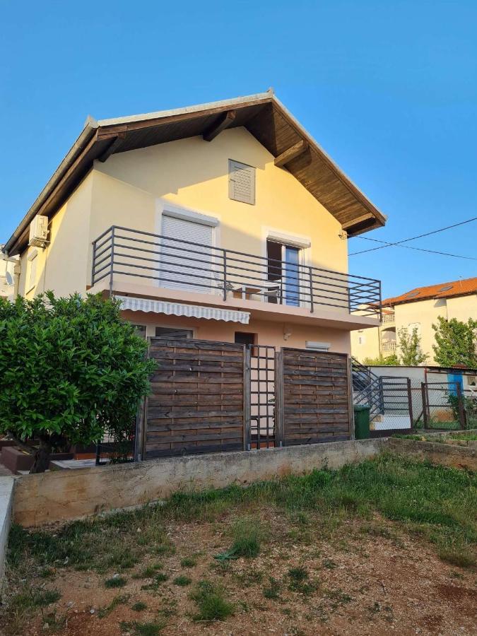 Apartmani Lovre I Zara Екстериор снимка