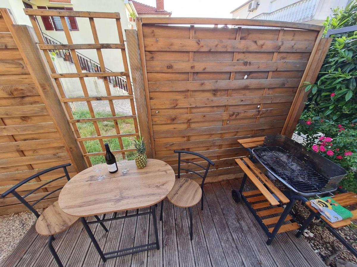 Apartmani Lovre I Zara Екстериор снимка