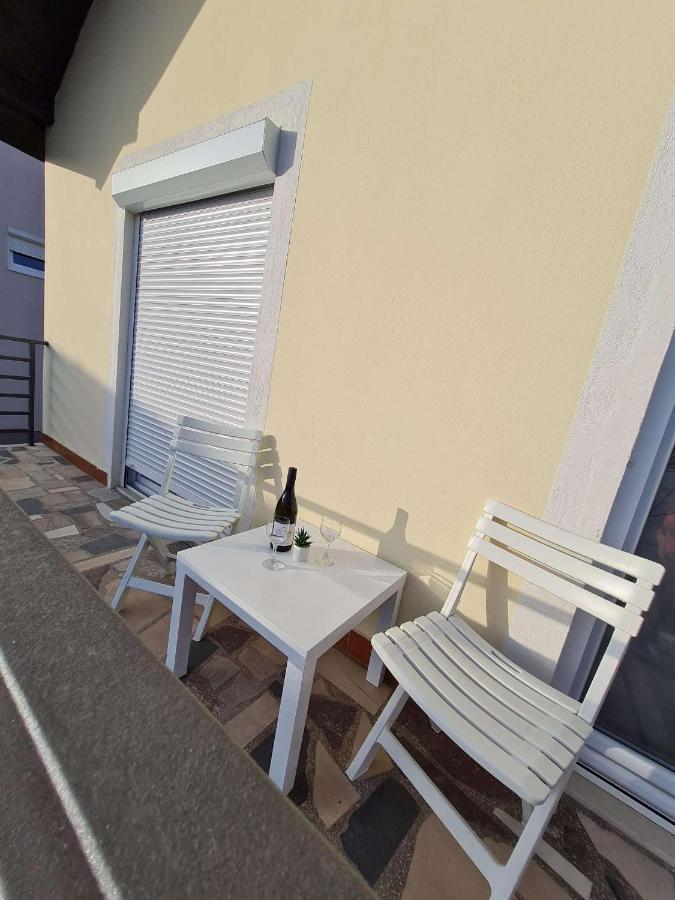 Apartmani Lovre I Zara Екстериор снимка