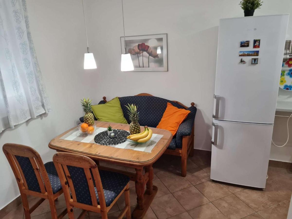 Apartmani Lovre I Zara Екстериор снимка