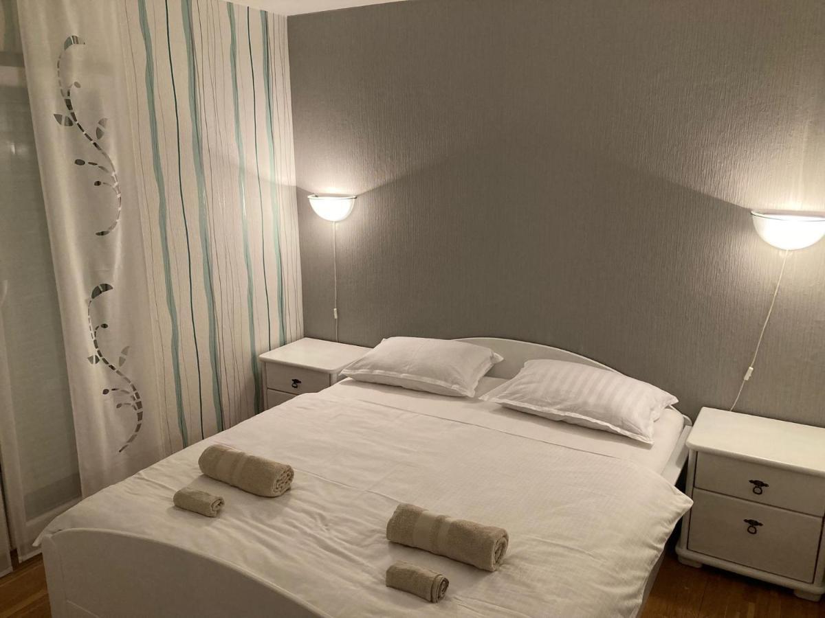 Apartmani Lovre I Zara Екстериор снимка