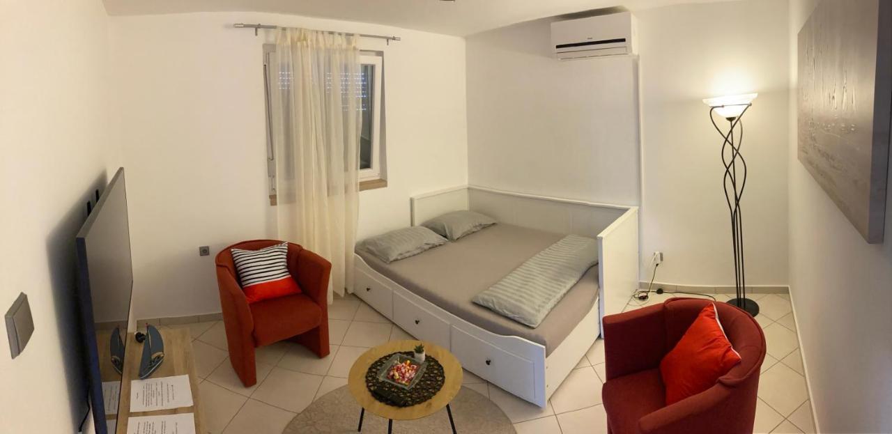 Apartmani Lovre I Zara Екстериор снимка
