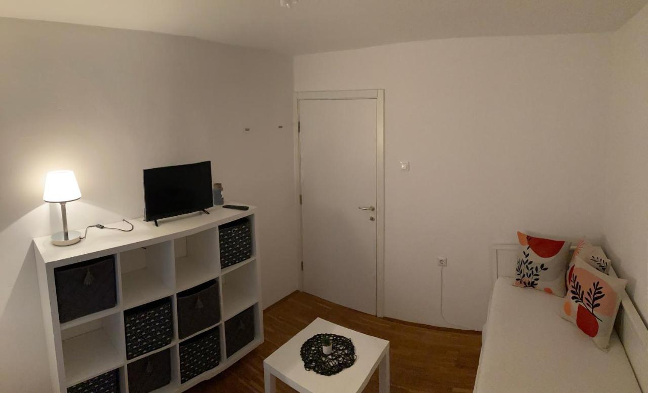 Apartmani Lovre I Zara Екстериор снимка