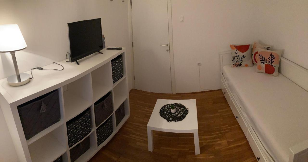 Apartmani Lovre I Zara Екстериор снимка